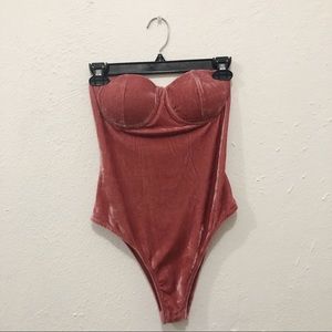 Crushed velvet pink bodysuit // Forever21